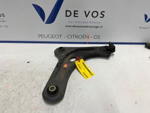Gebruikte Draagarm rechts-voor Peugeot 208 I (CA/CC/CK/CL) 1.5 BlueHDi 100 Prijs € 55,00 Margeregeling aangeboden door De Vos Autodemontagebedrijf
