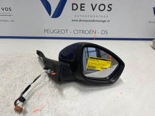 Gebruikte Buitenspiegel rechts Peugeot 208 I (CA/CC/CK/CL) 1.2 Vti 12V PureTech 82 Prijs € 70,00 Margeregeling aangeboden door De Vos Onderdelen