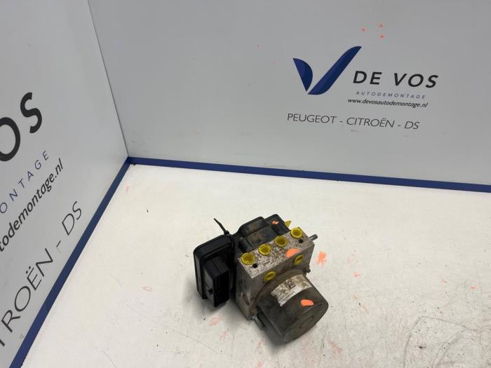 Gebruikte ABS Pomp Opel Vivaro 1.5 CDTI 102 Prijs € 350,00 Margeregeling aangeboden door De Vos Onderdelen