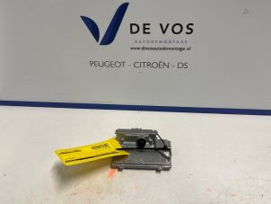 Gebruikte Camera voorzijde Peugeot 308 (F3/FB/FH/FM/FP) 1.5 Blue HDi 130 16V Prijs € 275,00 Margeregeling aangeboden door De Vos Onderdelen