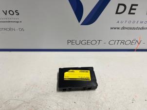 Gebruikte Wireless charger Peugeot 308 (F3/FB/FH/FM/FP) 1.5 Blue HDi 130 16V Prijs € 115,00 Margeregeling aangeboden door De Vos Onderdelen