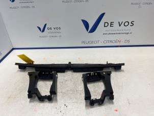 Gebruikte Bumperframe achter Peugeot Expert (V1/VA/VB/VE/VF/VT/VY) 1.5 BlueHDi 120 Prijs € 90,00 Margeregeling aangeboden door De Vos Onderdelen