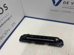 Gebruikte Kachel Bedieningspaneel Citroen C5 Aircross I (A4/AC/AJ/AR) 1.2 PureTech Hybrid 136 Prijs € 135,00 Margeregeling aangeboden door De Vos Onderdelen