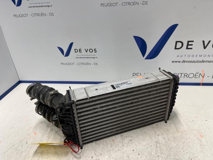 Gebruikte Intercooler Citroen C4 Berline (BA/BB/BC) 1.2 PureTech 130 12V Prijs € 90,00 Margeregeling aangeboden door De Vos Onderdelen