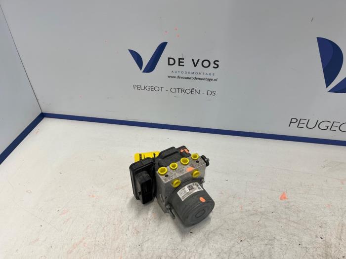 Gebruikte ABS Pomp Opel Vivaro 2.0 CDTI 122 Prijs € 350,00 Margeregeling aangeboden door De Vos Onderdelen