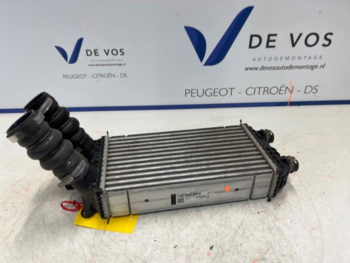 Gebruikte Intercooler Peugeot 208 II (UB/UH/UP) 1.2 Vti 12V PureTech 100 Prijs € 90,00 Margeregeling aangeboden door De Vos Onderdelen