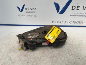 Gebruikte Roetfilter reservoir Peugeot 3008 I (0U/HU) 1.6 HDiF 16V Prijs € 135,00 Margeregeling aangeboden door De Vos Onderdelen