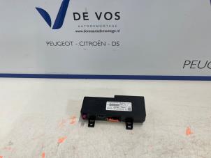 Gebruikte Telefoon interface Peugeot 208 II (UB/UH/UP) e-208 50 kWh Prijs € 160,00 Margeregeling aangeboden door De Vos Onderdelen