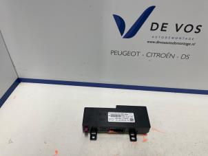 Gebruikte Telefoon interface Peugeot 208 II (UB/UH/UP) 1.2 Vti 12V PureTech 100 Prijs € 160,00 Margeregeling aangeboden door De Vos Onderdelen