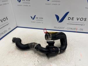 Gebruikte Intercooler Slang DS Automobiles DS 7 1.6 16V PureTech 225 Prijs € 135,00 Margeregeling aangeboden door De Vos Onderdelen