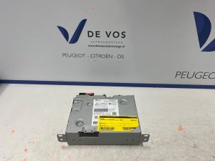 Gebruikte Radio Citroen C3 Aircross I (2C/2R) 1.2 e-THP PureTech 110 Prijs € 500,00 Margeregeling aangeboden door De Vos Onderdelen