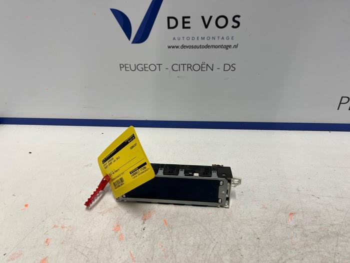 Gebruikte Display Interieur Peugeot Expert (G9) 2.0 HDiF 16V 130 Prijs € 80,00 Margeregeling aangeboden door De Vos Onderdelen