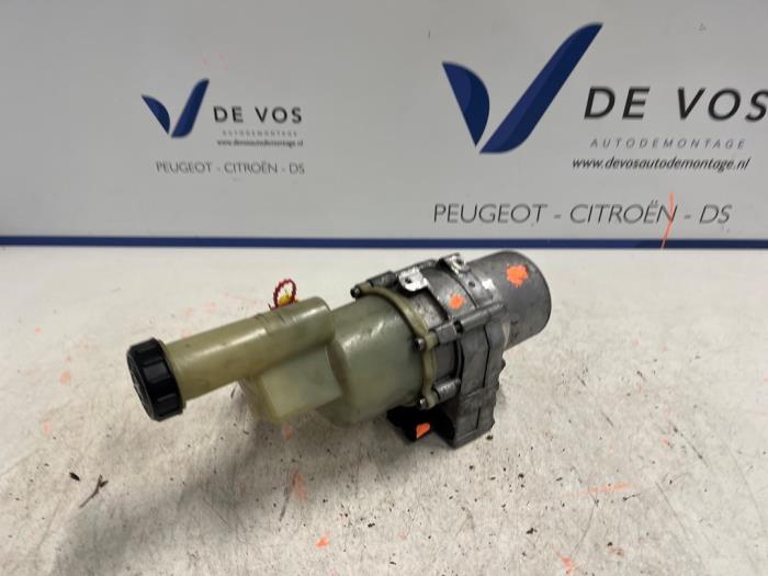 Gebruikte Pomp Servo Opel Vivaro 1.5 CDTI 102 Prijs € 550,00 Margeregeling aangeboden door De Vos Onderdelen