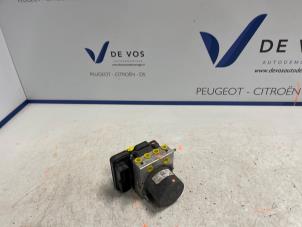 Gebruikte ABS Pomp Opel Vivaro 1.5 CDTI 102 Prijs € 350,00 Margeregeling aangeboden door De Vos Onderdelen