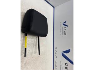 Gebruikte Hoofdsteun Citroen C5 Aircross I (A4/AC/AJ/AR) 1.2 e-THP PureTech 130 Prijs € 100,00 Margeregeling aangeboden door De Vos Onderdelen