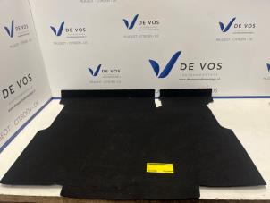 Gebruikte Kofferbak Mat Citroen C3 Aircross I (2C/2R) 1.2 e-THP PureTech 110 Prijs € 70,00 Margeregeling aangeboden door De Vos Onderdelen