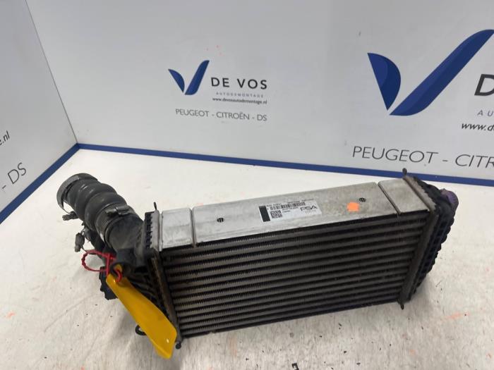 Gebruikte Intercooler Opel Corsa F (UB/UH/UP) 1.2 Turbo 12V 100 Prijs € 90,00 Margeregeling aangeboden door De Vos Onderdelen