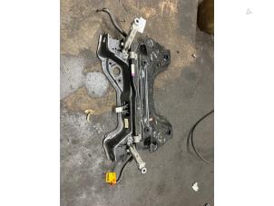 Gebruikte Subframe Peugeot 408 1.2 Hybrid 136 Prijs € 250,00 Margeregeling aangeboden door De Vos Onderdelen