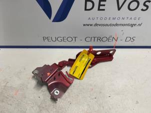Gebruikte Motorkap Scharnier Peugeot 408 1.2 Hybrid 136 Prijs € 45,00 Margeregeling aangeboden door De Vos Onderdelen