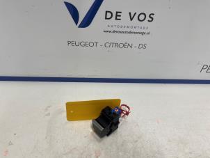 Gebruikte Handrem schakelaar DS Automobiles DS 4 1.6 16V PureTech 215 Prijs € 25,00 Margeregeling aangeboden door De Vos Onderdelen