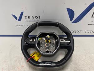Gebruikte Stuurwiel Peugeot 3008 II (M4/MC/MJ/MR) 1.2 12V PureTech Hybrid 48V Prijs € 300,00 Margeregeling aangeboden door De Vos Onderdelen