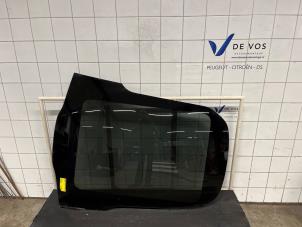 Gebruikte Schuifdak Peugeot 2008 (CU) 1.2 12V e-THP PureTech 110 Prijs € 450,00 Margeregeling aangeboden door De Vos Onderdelen