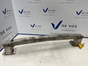 Gebruikte Bumperbalk voor Peugeot RCZ (4J) 2.0 HDi 16V FAP Prijs € 135,00 Margeregeling aangeboden door De Vos Onderdelen