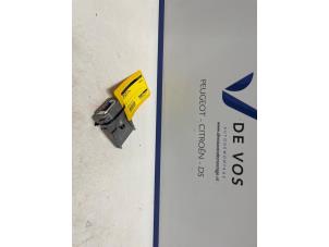 Gebruikte Camera voorzijde Opel Combo Cargo 1.5 CDTI 130 Prijs € 225,00 Margeregeling aangeboden door De Vos Onderdelen