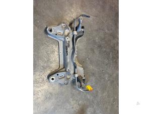 Gebruikte Subframe Peugeot 208 II (UB/UH/UP) 1.2 Vti 12V PureTech 100 Prijs € 160,00 Margeregeling aangeboden door De Vos Onderdelen