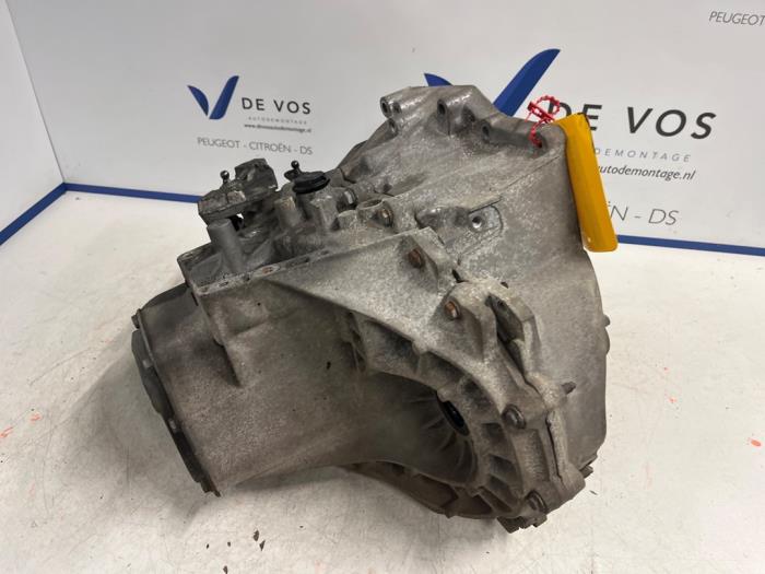 Versnellingsbak van een Peugeot 2008 (CU) 1.2 12V e-THP PureTech 130 2018