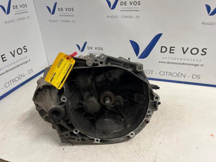 Versnellingsbak van een Peugeot 2008 (CU) 1.2 12V e-THP PureTech 130 2018