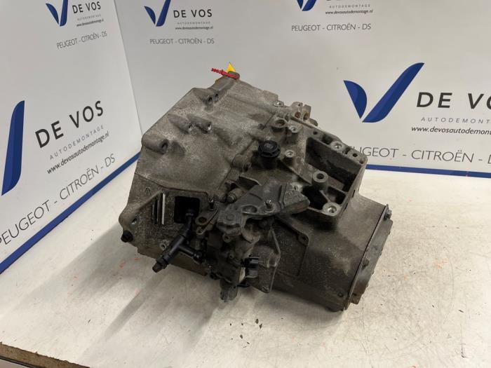 Versnellingsbak van een Peugeot 2008 (CU) 1.2 12V e-THP PureTech 130 2018