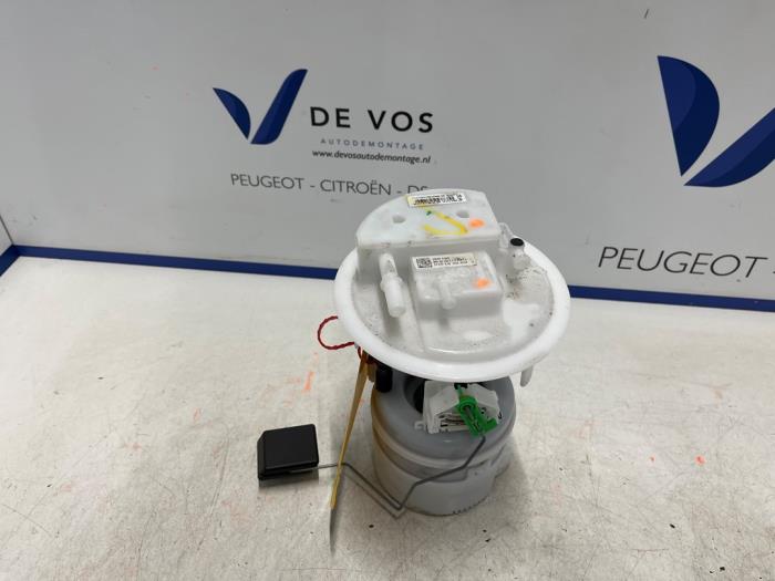 Gebruikte Tank element Pomp Peugeot 208 II (UB/UH/UP) 1.2 Vti 12V PureTech 100 Prijs € 135,00 Margeregeling aangeboden door De Vos Onderdelen