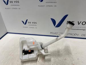 Gebruikte Ruitensproeiertank voor Opel Crossland X Prijs € 55,00 Margeregeling aangeboden door De Vos Onderdelen