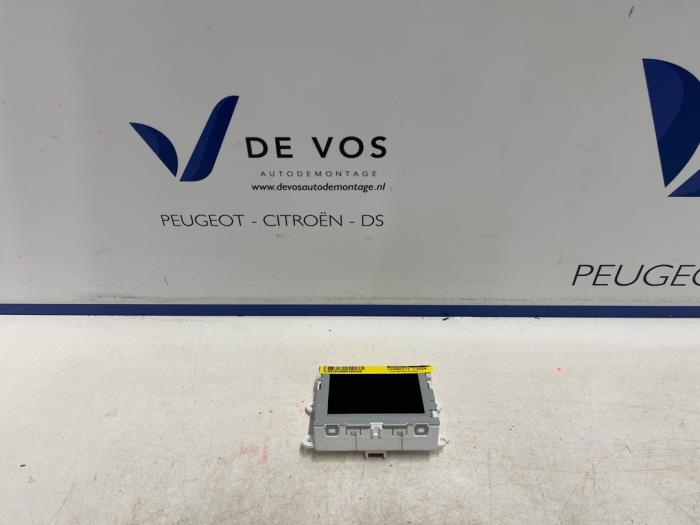Gebruikte Display Interieur Peugeot 2008 (CU) 1.6 Blue HDi 100 Prijs € 70,00 Margeregeling aangeboden door De Vos Onderdelen