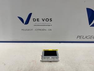 Gebruikte Display Interieur Peugeot 2008 (CU) 1.6 Blue HDi 100 Prijs € 90,00 Margeregeling aangeboden door De Vos Onderdelen