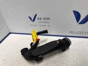Gebruikte Turboslang Peugeot 3008 II (M4/MC/MJ/MR) 1.6 16V HYbrid 225 Prijs € 115,00 Margeregeling aangeboden door De Vos Onderdelen