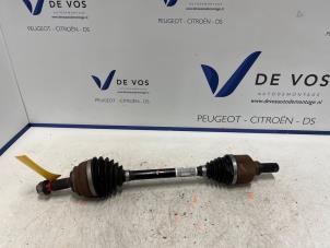 Gebruikte Aandrijfas links-voor Peugeot 508 (F3/FB/FH/FP) 1.6 16V Hybrid 180 Prijs € 250,00 Margeregeling aangeboden door De Vos Onderdelen