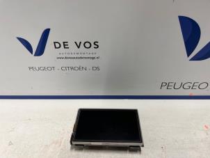 Gebruikte Display Interieur Peugeot 2008 (CU) 1.2 12V e-THP PureTech 130 Prijs € 250,00 Margeregeling aangeboden door De Vos Onderdelen