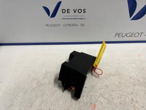 Gebruikte Zekeringkast Peugeot 308 CC (4B) 1.6 16V THP 155 Prijs € 160,00 Margeregeling aangeboden door De Vos Onderdelen