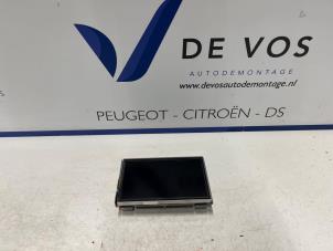 Gebruikte Display Interieur Peugeot 208 I (CA/CC/CK/CL) 1.2 Vti 12V PureTech Prijs € 250,00 Margeregeling aangeboden door De Vos Onderdelen