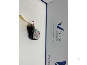 Gebruikte Veiligheidsgordel links-achter Peugeot Partner Tepee (7A/B/C/D/E/F/G/J/P/S) 1.6 VTI 120 16V Phase 1 Prijs € 70,00 Margeregeling aangeboden door De Vos Onderdelen