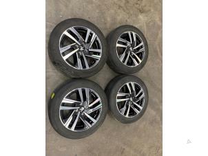 Gebruikte Velgen set + banden Peugeot 208 II (UB/UH/UP) 1.2 Vti 12V PureTech 100 Prijs € 650,00 Margeregeling aangeboden door De Vos Onderdelen