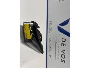 Gebruikte Achterlicht rechts Peugeot 308 (F3/FB/FH/FM/FP) 1.2 PureTech Hybrid 136 Prijs € 160,00 Margeregeling aangeboden door De Vos Onderdelen