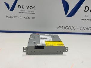 Gebruikte Radio Peugeot 208 II (UB/UH/UP) 1.2 Vti 12V PureTech 130 Prijs € 550,00 Margeregeling aangeboden door De Vos Onderdelen