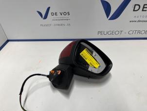 Gebruikte Spiegel Buiten rechts Opel Crossland (X) 1.2 Turbo 12V Prijs € 100,00 Margeregeling aangeboden door De Vos Onderdelen