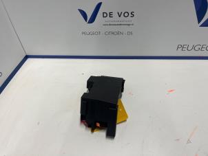 Gebruikte Zekeringkast Peugeot 308 SW (4E/H) 1.6 16V THP 155 Prijs € 160,00 Margeregeling aangeboden door De Vos Onderdelen