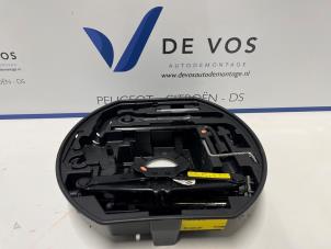 Gebruikte Krik Citroen C6 (TD) 3.0 HDiF V6 24V Prijs € 45,00 Margeregeling aangeboden door De Vos Onderdelen