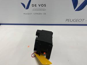 Gebruikte Zekeringkast Peugeot RCZ (4J) 1.6 16V THP Prijs € 160,00 Margeregeling aangeboden door De Vos Onderdelen