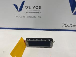 Gebruikte Display Interieur Peugeot RCZ (4J) 1.6 16V THP Prijs € 80,00 Margeregeling aangeboden door De Vos Onderdelen